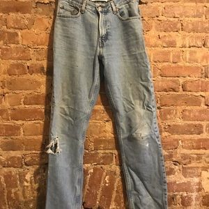 Vintage distressed Levi’s blue jeans straight leg